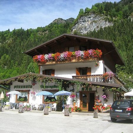 Affittacamere Pizzeria Marmolada Rocca Pietore Eksteriør bilde